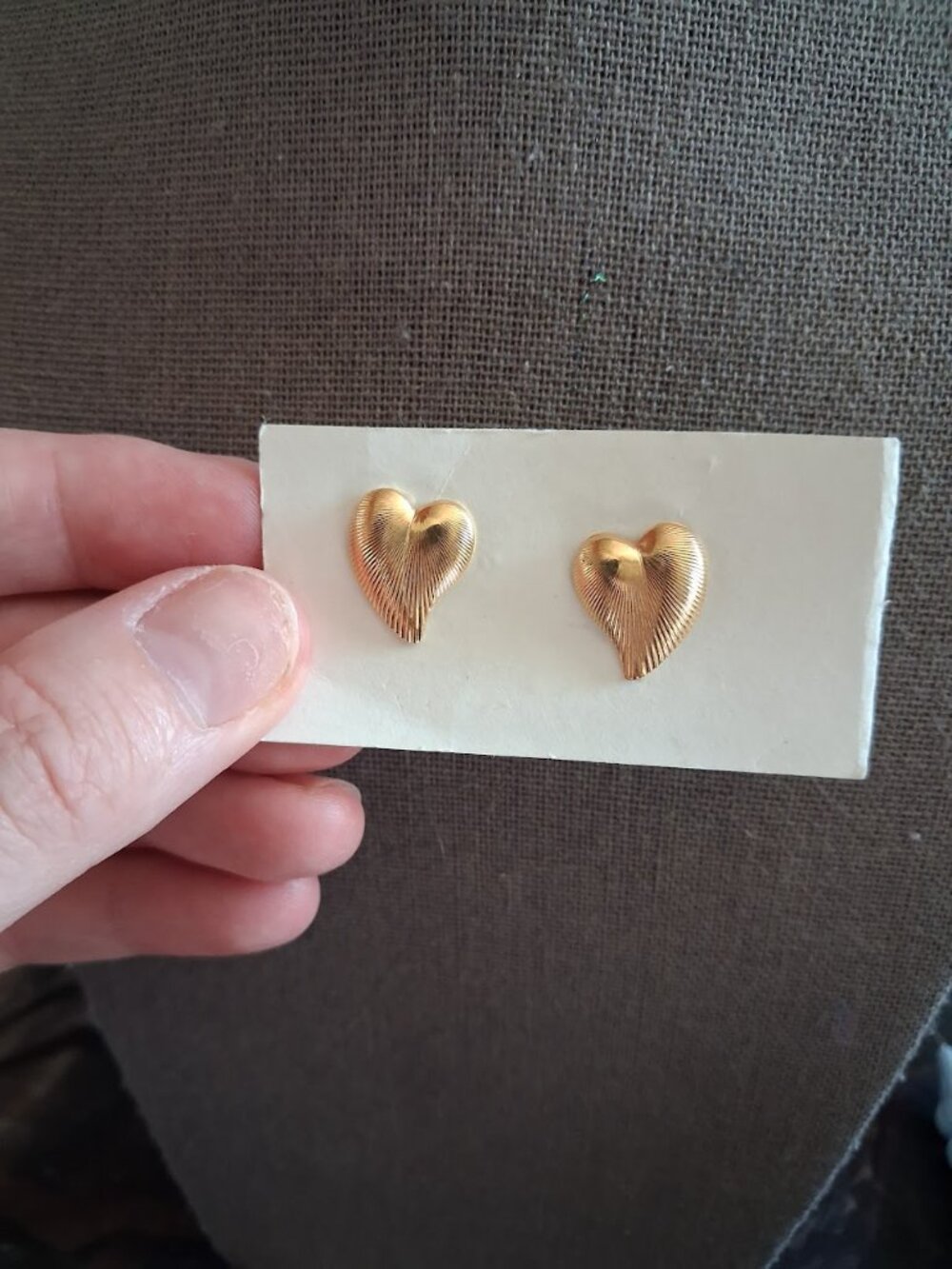 Heart stud earrings